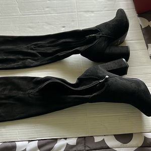 Pre owned cloth boots above the knee